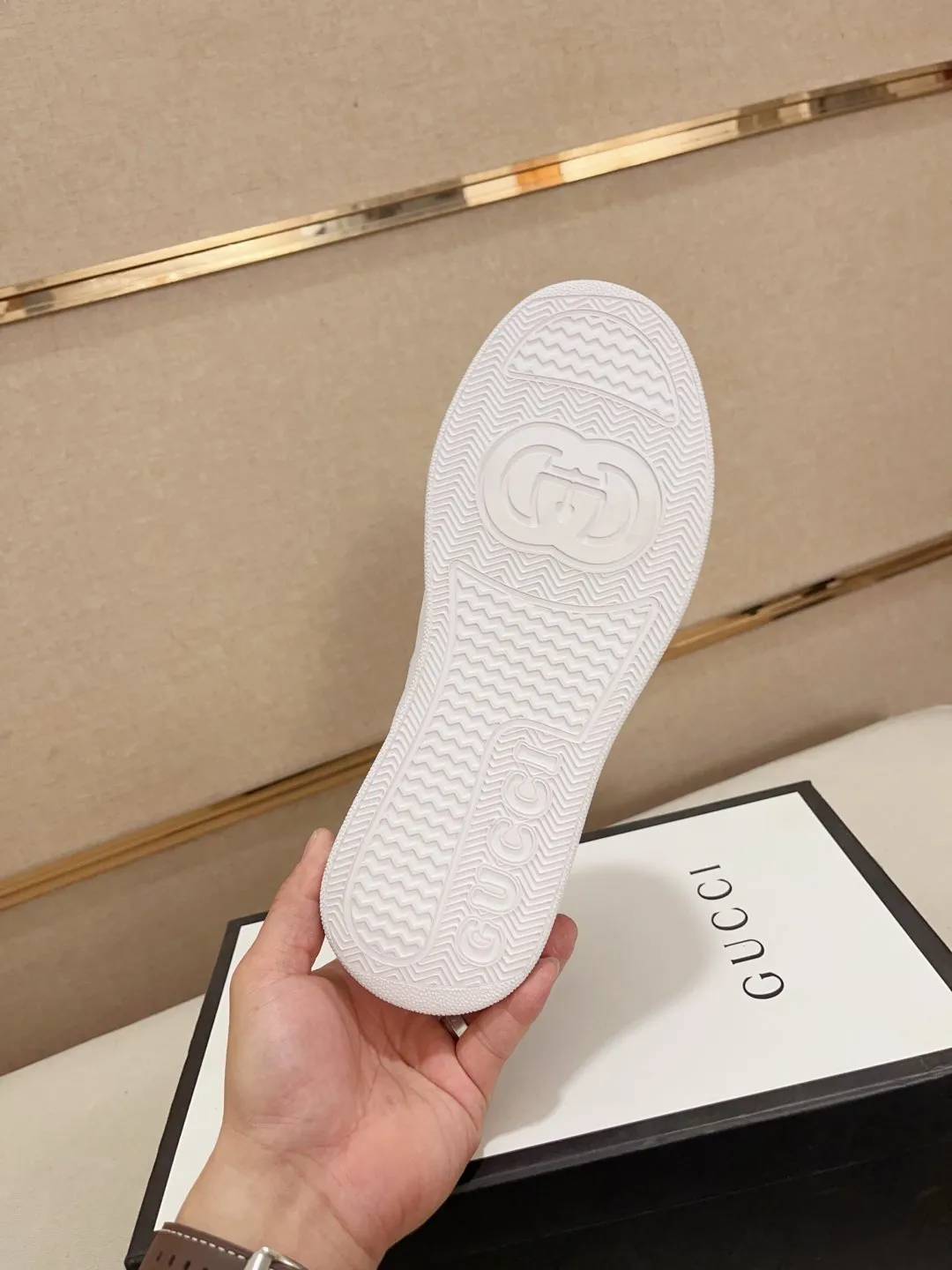 Men's shoes 💰: 420💰 [Gucci] Gucci's latest casual men's shoes, welcome to 1:1 comparison, a popular Hong Kong counter casual shoe, counter quality, support inspection, high-quality workmanship, uppers made of Italian imported calfskin, sheepskin lining insoles original fashion sports outsole, casual fashion, high-end quality, size: 38-44.